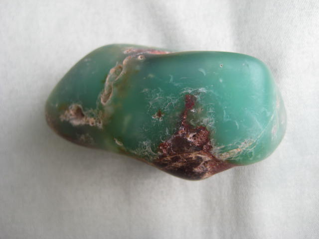 Chrysoprase Growth, compassion, connection with Nature, forgiveness, altruism 2386
